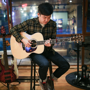 18岁美女落体坐爱
